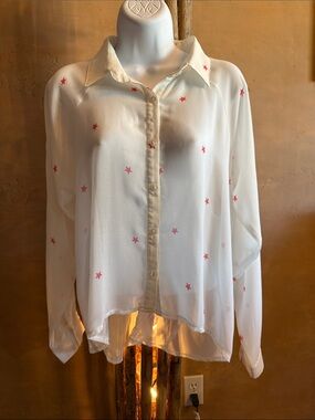 Hot & Delicious Large White Button-Up Tuxedo Blouse with Pink Star Print